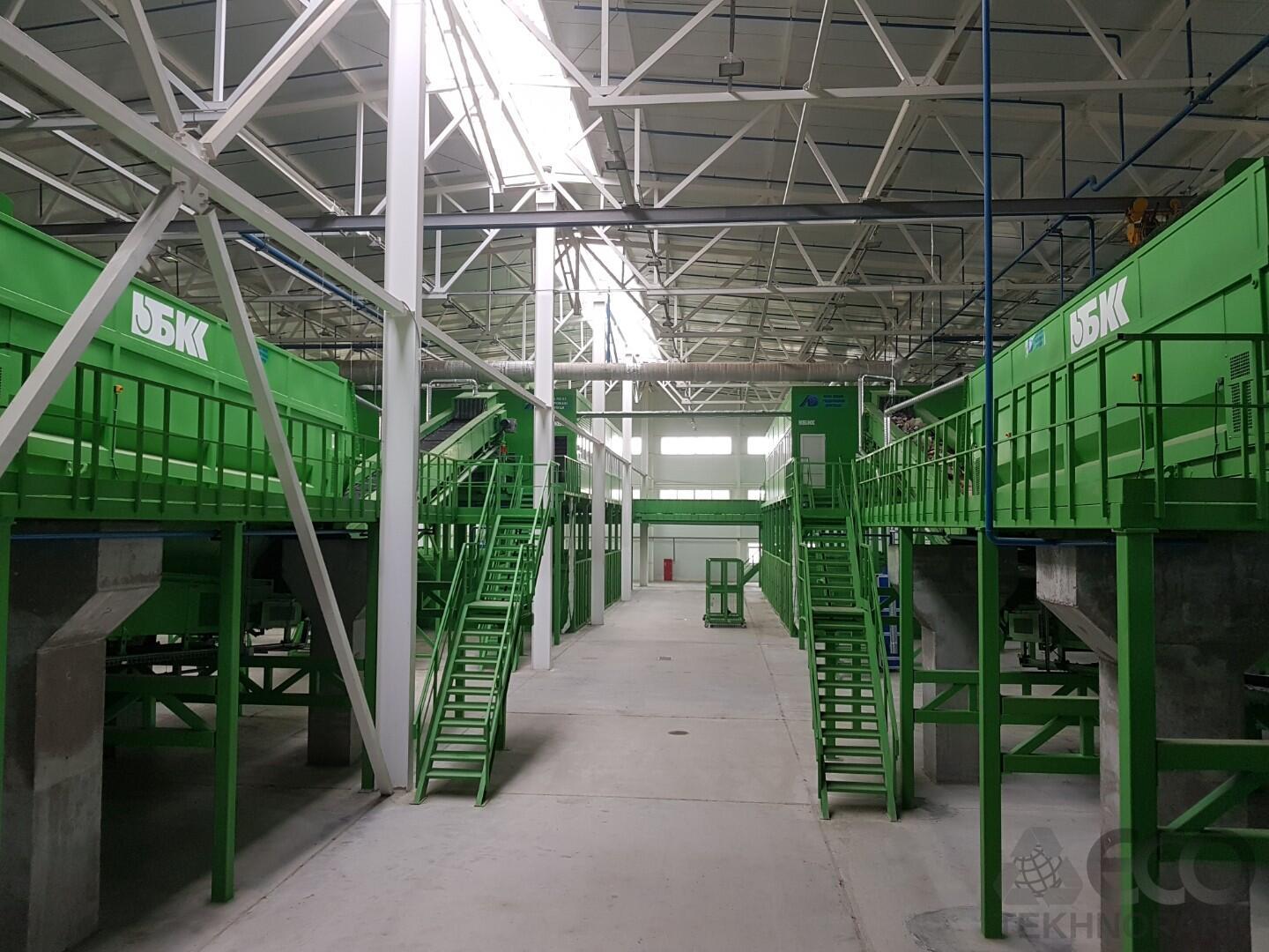 Manual solid waste sorting line