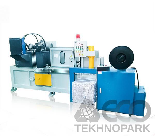 Automatic horizontal baler for recyclables
