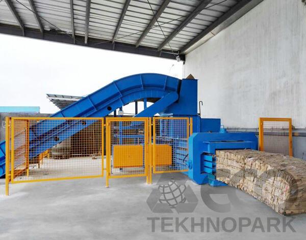 Full automatic industrial baler for recyclables