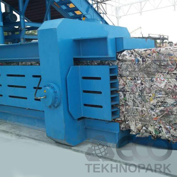 Full automatic industrial baler for recyclables