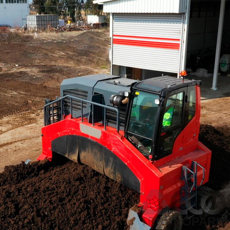 Self-propelled Windrow turner