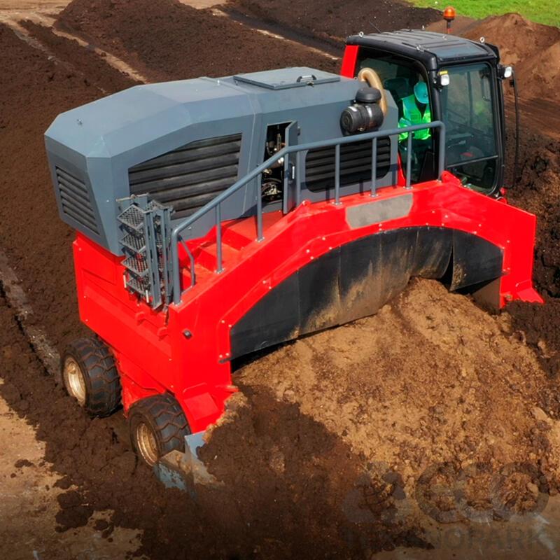 Self-propelled Windrow turner