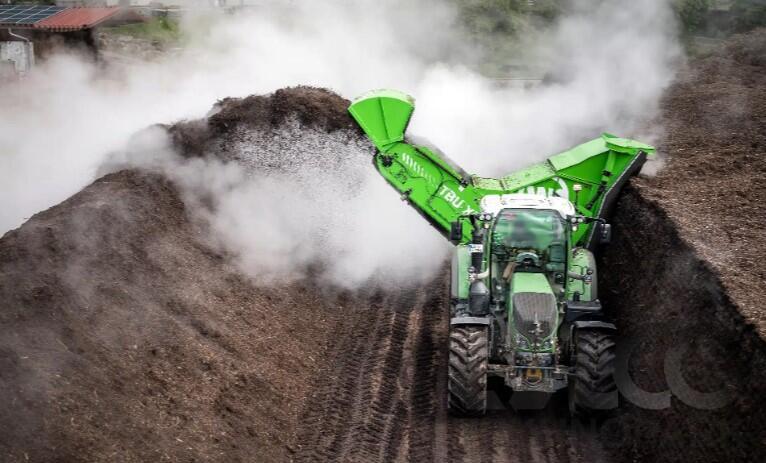 Tractor-pulled compost turner TBU XL