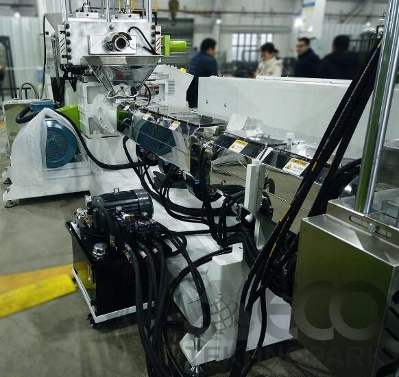 Rigid plastic recycling granulating line