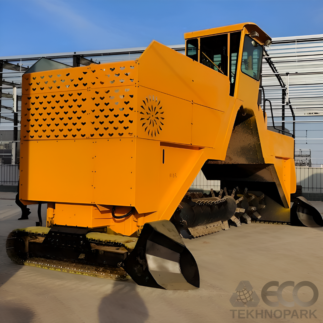 Crawler type compost turner