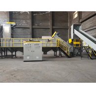 Belt conveyor and metal separator