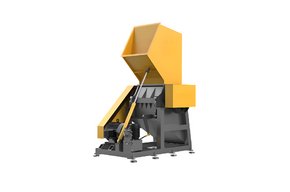 Industrial crusher for HDPE/PVC pipes with an enlarged feed hopper