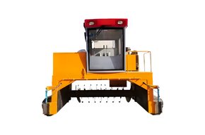 Crawler type compost turner